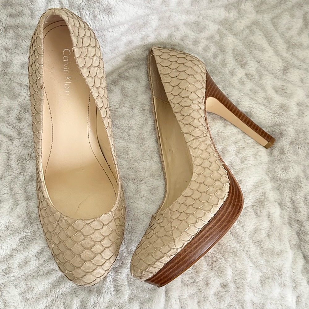 Calvin Klein Kendall Platform Heels, Fish Scale
Pattern Beige size 8M✨EUC✨ - Picture 9 of 11
